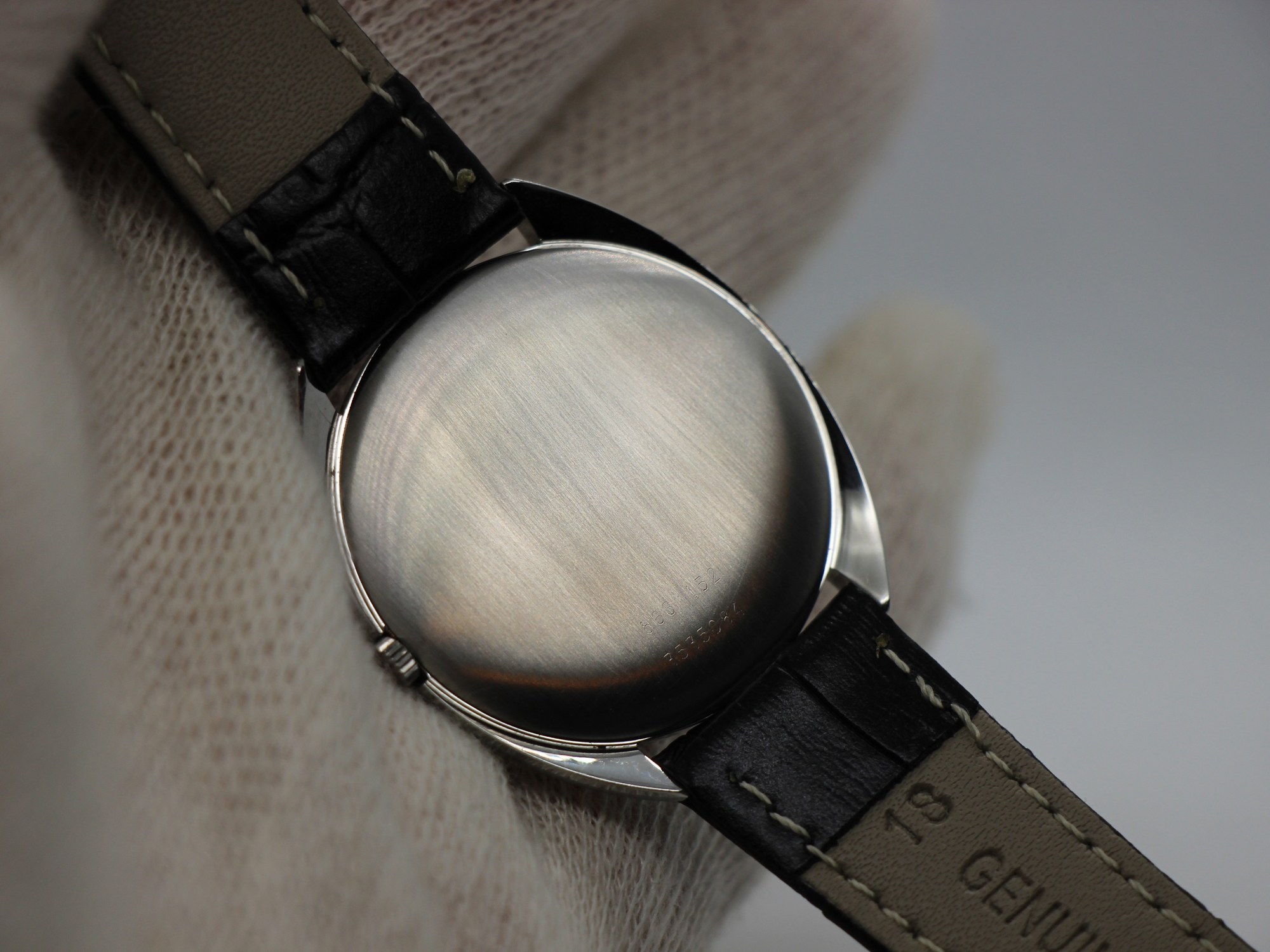 Universal Genève White Shadow Automatic (866152) - Image 8